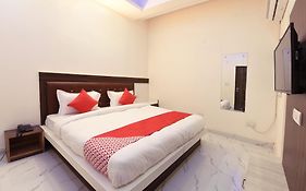 Hotel O The Signature Hotel Near Iskcon Temple Noida